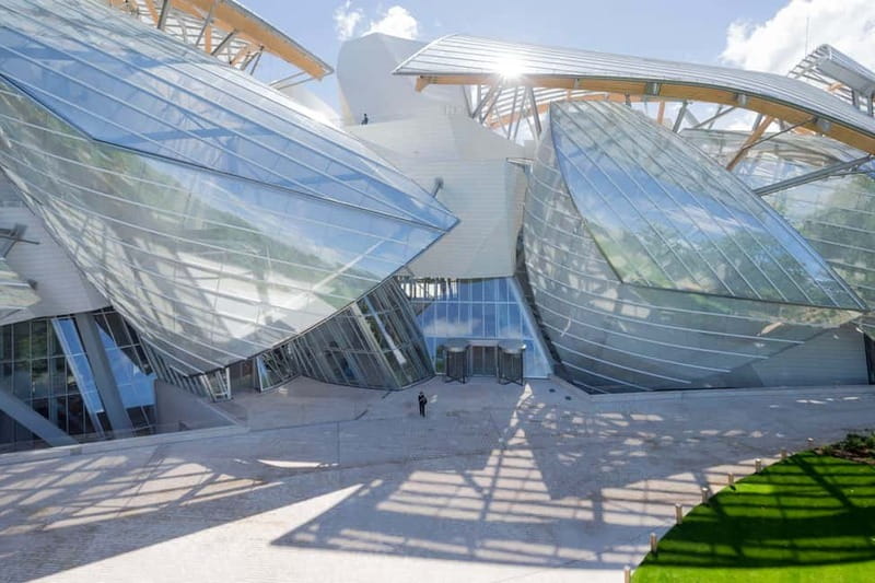 Paris: Fondation Louis Vuitton Premium Access Ticket - The Frank Gehry Building, 3,600 Glass Panels, and the Best Light Effects