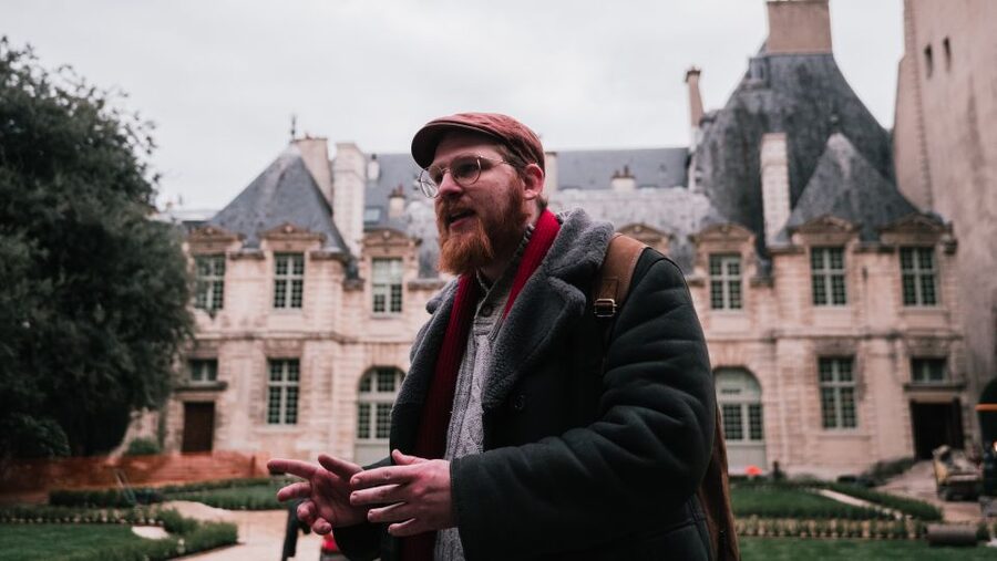Paris: French Revolution Walking Tour - Châtelet to the Marais, streets that turn into evidence