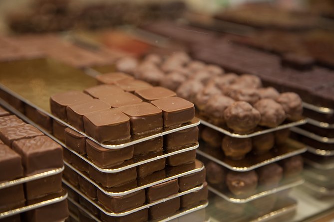 Paris French Sweets Tasting Tour with Pastries and Chocolates - Stop-by-stop flow: what the experience feels like in real time