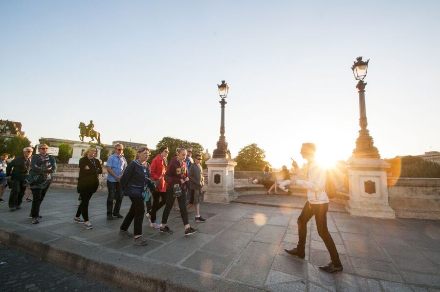 Paris: Ghosts, Legends & Mysteries Evening Walking Tour - Conciergerie and Île de la Cité: the prison story that hits hardest