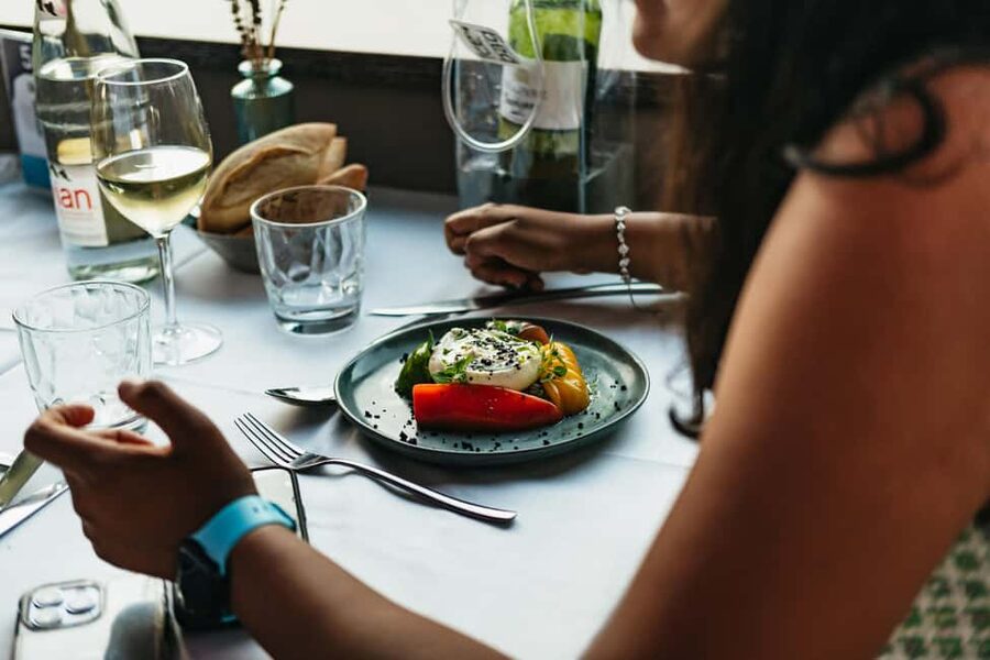 Paris: Gourmet Dinner Cruise on Seine River with Live Music - Key things I’d zero in on before you book