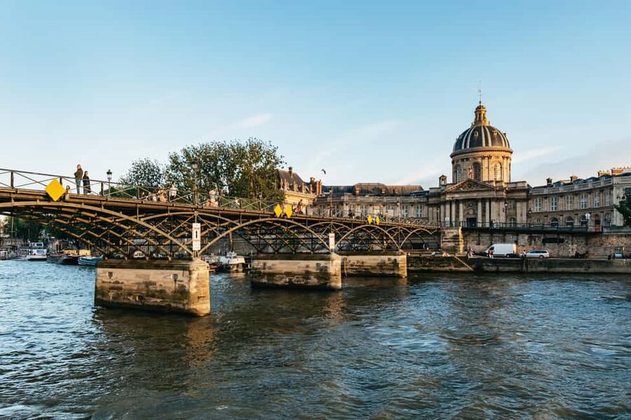 Paris: Gourmet Dinner Cruise on Seine River with Live Music - Seine night views, with real stop-by-stop context