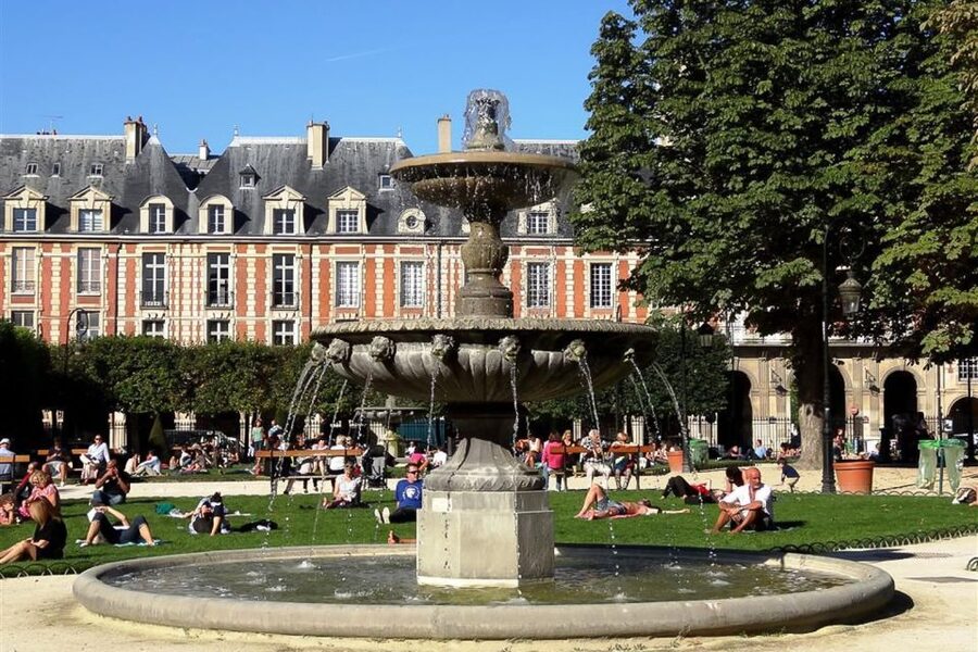 Paris: Guided tour of Marais in German - Musée Carnavalet: the home base for Paris memory