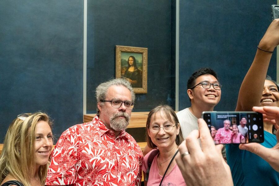 Paris: Guided Tour of the Must-Sees of the Louvre Museum - Practical tips for wearing the right shoes and carrying less stuff