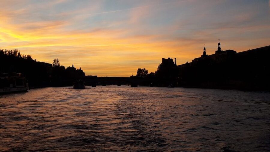 Paris: Happy Hour Evening Cruise on the Seine River - Key Points That Make This Cruise Worth Your Time