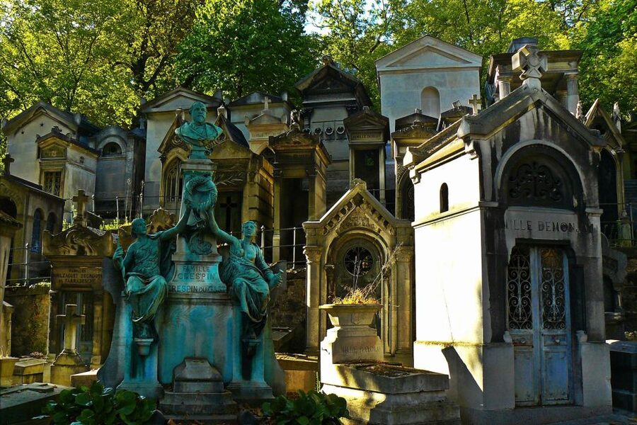 Paris: Haunted Père Lachaise Cemetery Guided Tour - Who this tour suits best