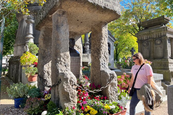 Paris: Haunted Père Lachaise Cemetery Guided Tour - A 2-hour haunted walk through a place that never really ends