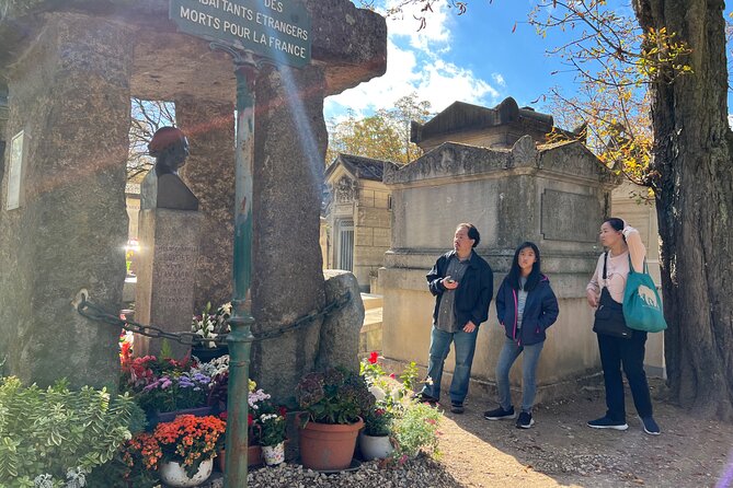 Paris: Haunted Père Lachaise Cemetery Guided Tour - Practical tips that make the walk more comfortable