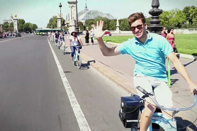 Paris Highlights Bike Tour: Eiffel Tower, Louvre and Notre-Dame - Quick hits before you ride