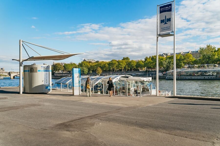 Paris: Hop-On Hop-Off Seine Cruise Pass with 9 Stops - Stop by stop: Place de la Concorde, Pont Alexandre III views, and Invalides