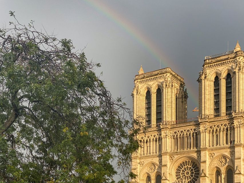 Paris: Île de la Cité and Notre-Dame Walking Tour With Crypt - Timing, Rain or Shine, and How to Stay Comfortable