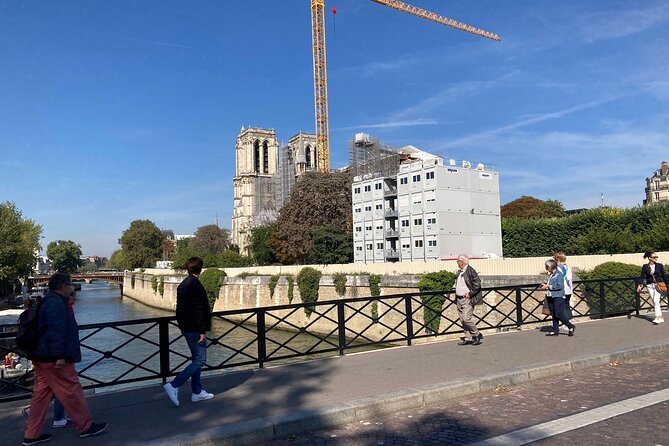 Paris Île de la Cité and Notre-Dame Walking Tour With Crypt - Sainte-Chapelle Area and the Notre-Dame Exterior Story Thread