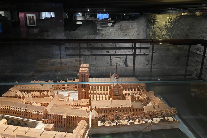 Paris Île de la Cité and Notre-Dame Walking Tour With Crypt - The Archaeological Crypt: What You Get With the Ticket
