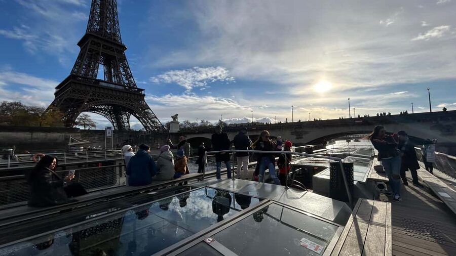 Paris: Illuminations River Cruise with Audio Commentary - Comfort and Logistics That Affect Your Day: Lines, Rain, Sound, and Bags