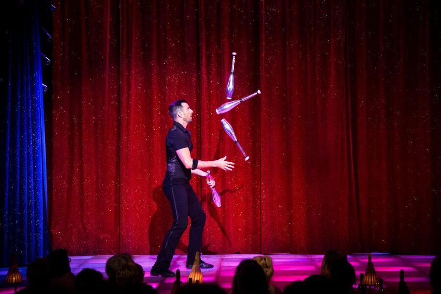 Paris: La Nouvelle Eve Cabaret Dinner Show - Audience participation without chaos: how the crowd factor works