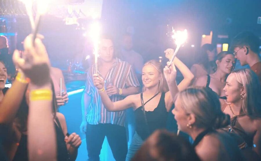 Paris: Latin Quarter Guided Pub Crawl to Bars and Clubs - Key points at a glance
