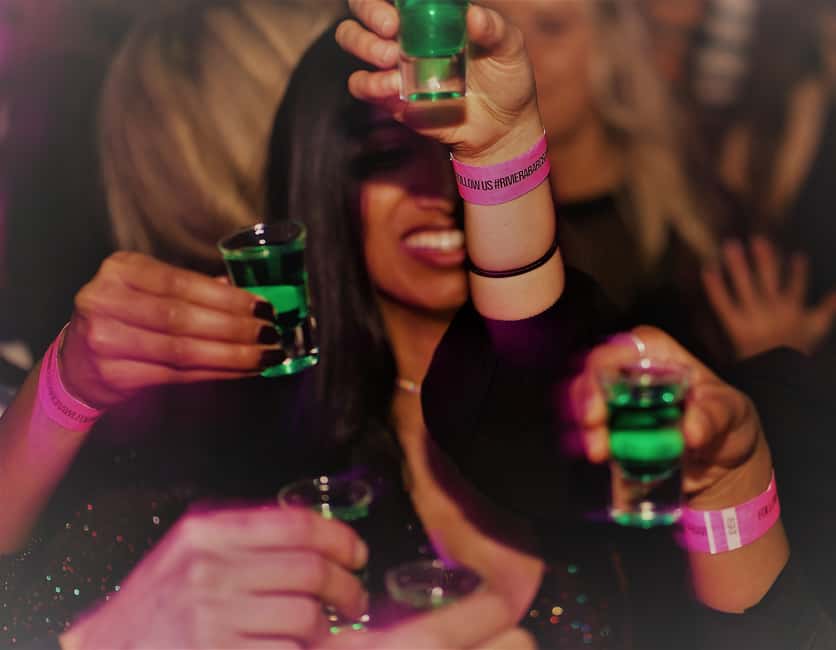 Paris: Latin Quarter Guided Pub Crawl to Bars and Clubs - Dress rules in Paris clubs, and how not to get turned away