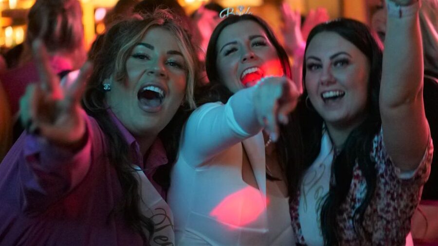 Paris: Latin Quarter Guided Pub Crawl to Bars and Clubs - Place du Panthéon leg: keeping momentum after the first rounds