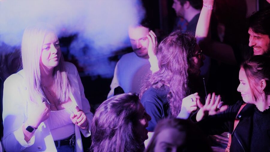 Paris: Latin Quarter Guided Pub Crawl to Bars and Clubs - Free shots and drink discounts: how to order smart