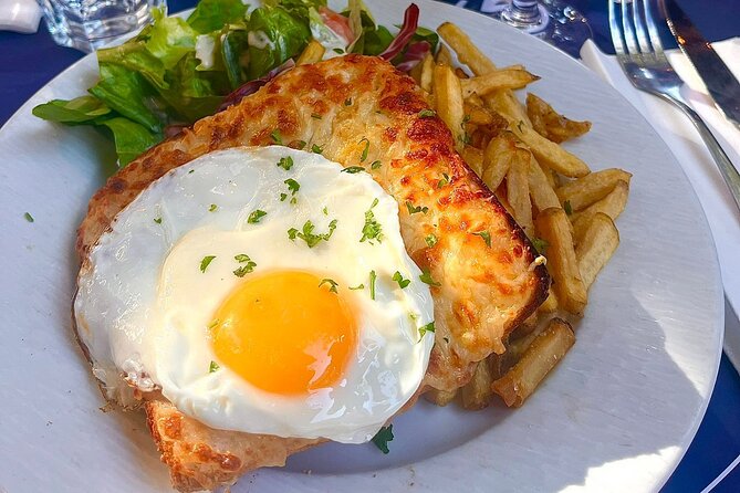 Paris Le Marais Food Tour – Full French Meal by Do Eat Better - Cour et jardin de l’Hotel de Sully: cheese tasting in a historic setting