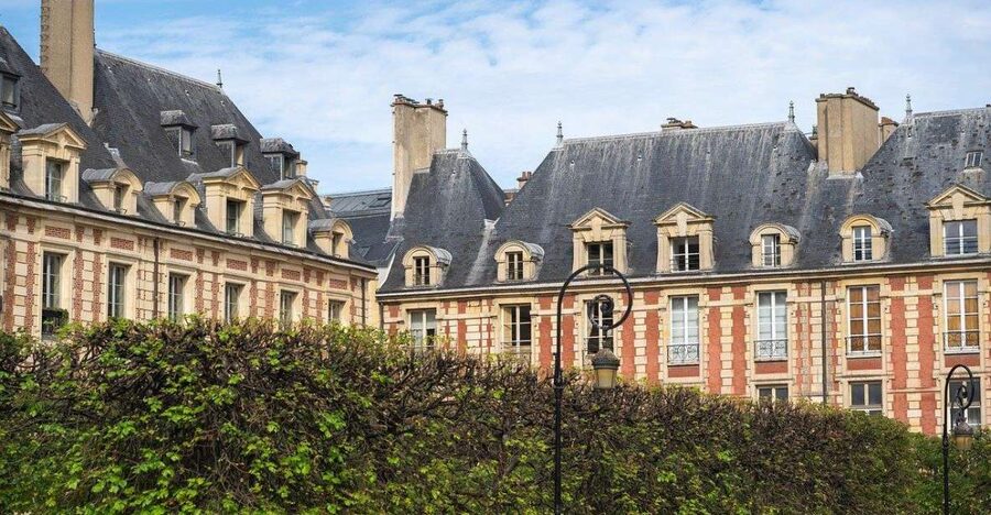 Paris: Le Marais Highlights Guided Small Group Walking Tour - Entering the Marais at Place des Vosges