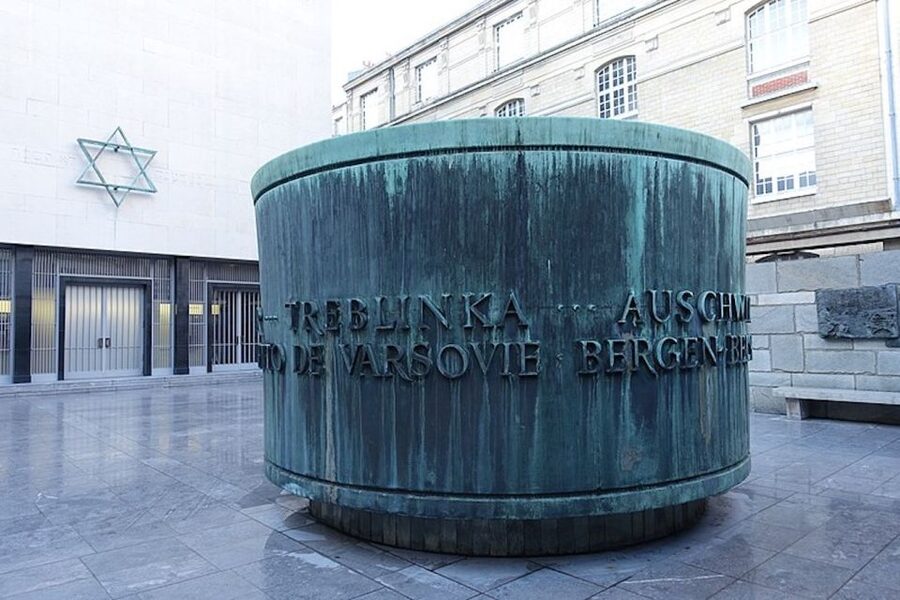 Paris: Le Marais & Montmartre Jewish History Walking Tour - The Shoah Memorial Moment: Quiet, Direct, and Context-First