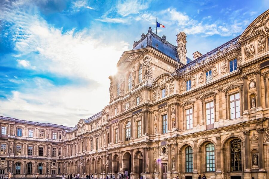 Paris: Louvre Guided Tour with Reserved Access & Boat Cruise - What the Louvre guide actually does for your day