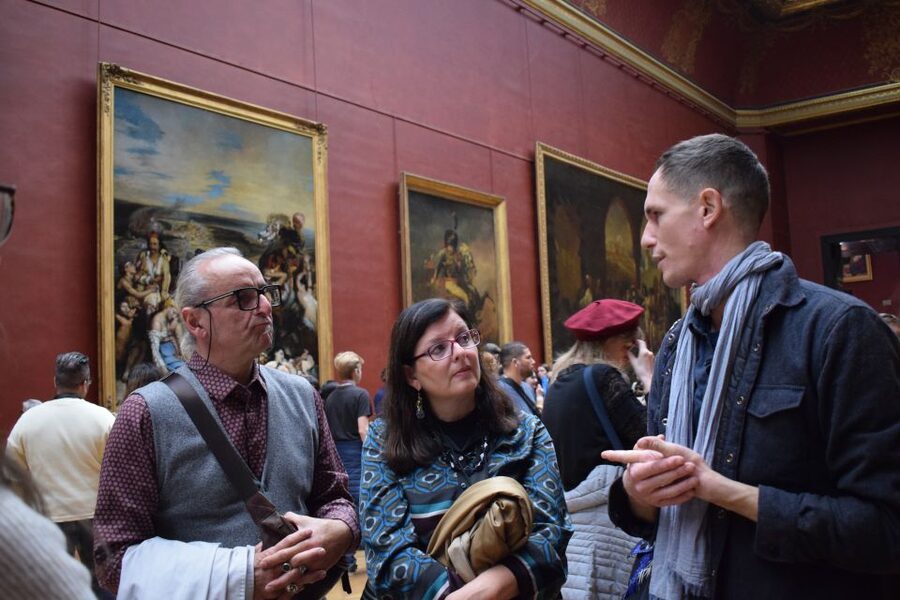 Paris: Louvre Masterpieces Tour with Pre-Reserved Tickets - Meeting Café Le Nemours and finding your guide fast