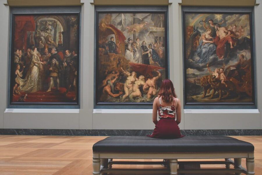 Paris: Louvre Masterpieces Tour with Pre-Reserved Tickets - Why the Louvre priority entry matters in real life