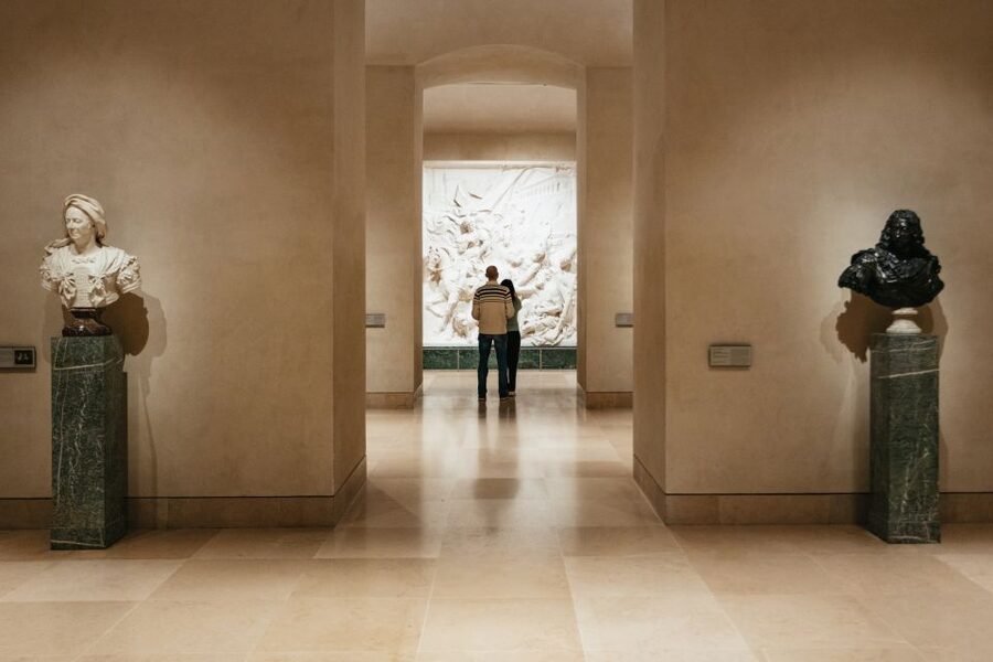 Paris: Louvre Museum Entry Ticket With Host and River Cruise - Who this works best for