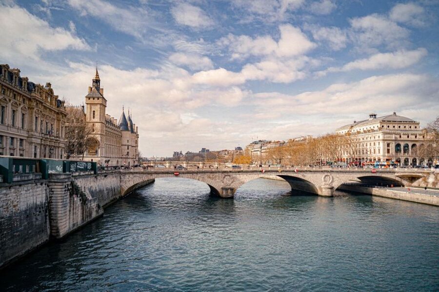 Paris: Louvre Museum Entry Ticket With Host and River Cruise - Seine River cruise: why it is the perfect match for a Louvre day