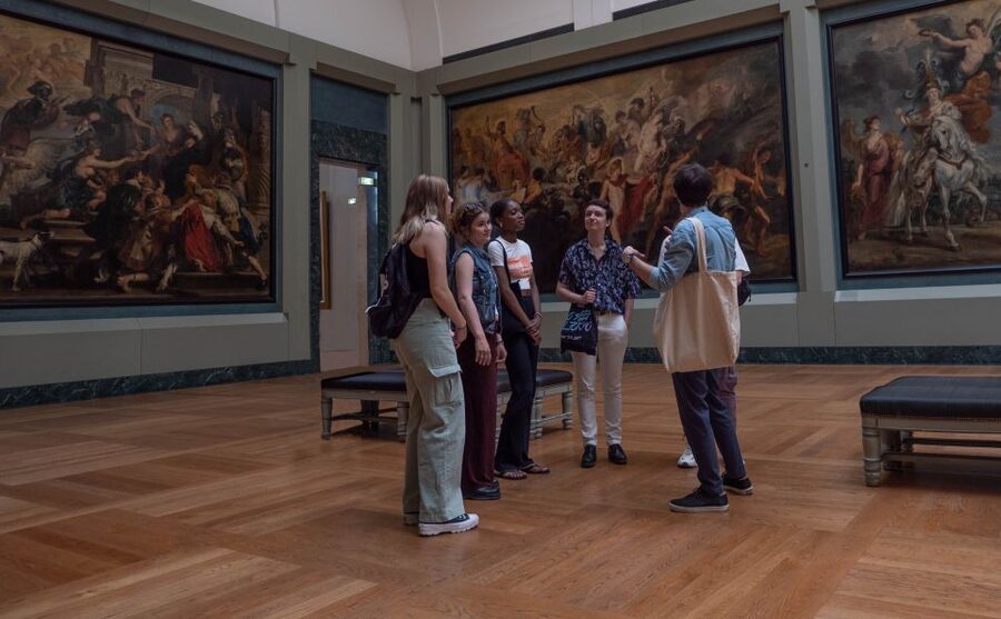 Paris: Louvre Museum Highlights and Mona Lisa Tour - Venus de Milo and Winged Victory: Ancient Icons First