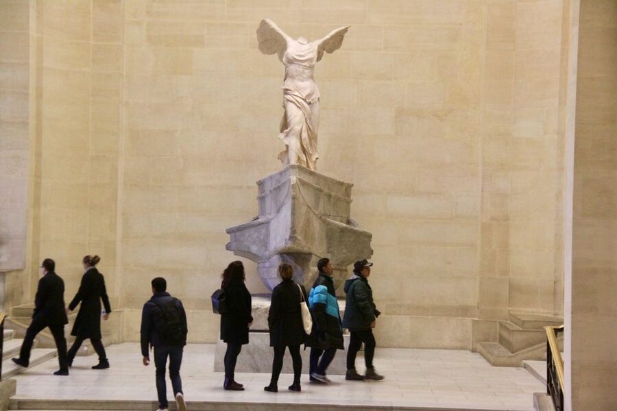 Paris: Louvre Museum Highlights and Mona Lisa Tour - The Mona Lisa Moment, Plus the Story People Actually Remember