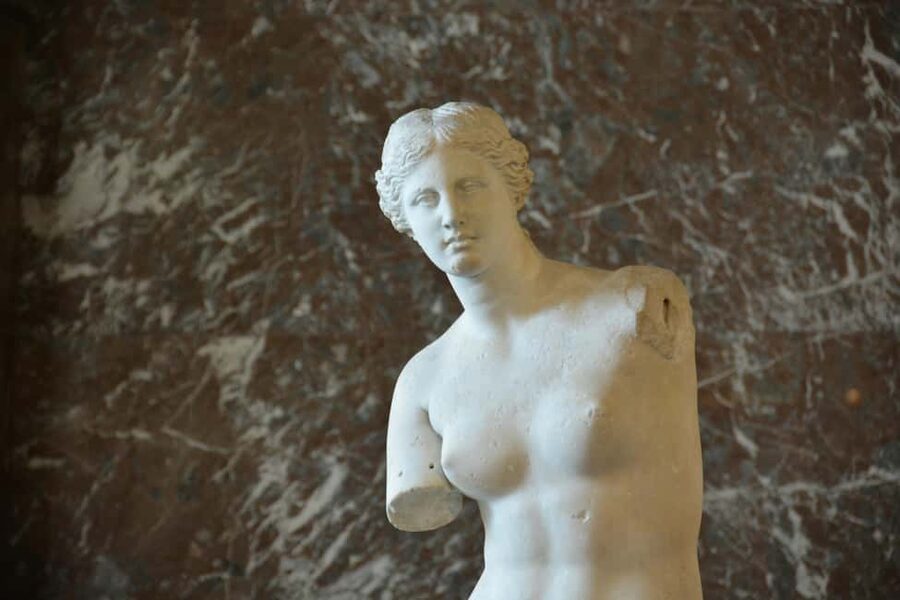 Paris: Louvre Museum Hosted Entry & Masterpieces Audio Guide - First Stop, Mona Lisa: Using the Host Time Wisely