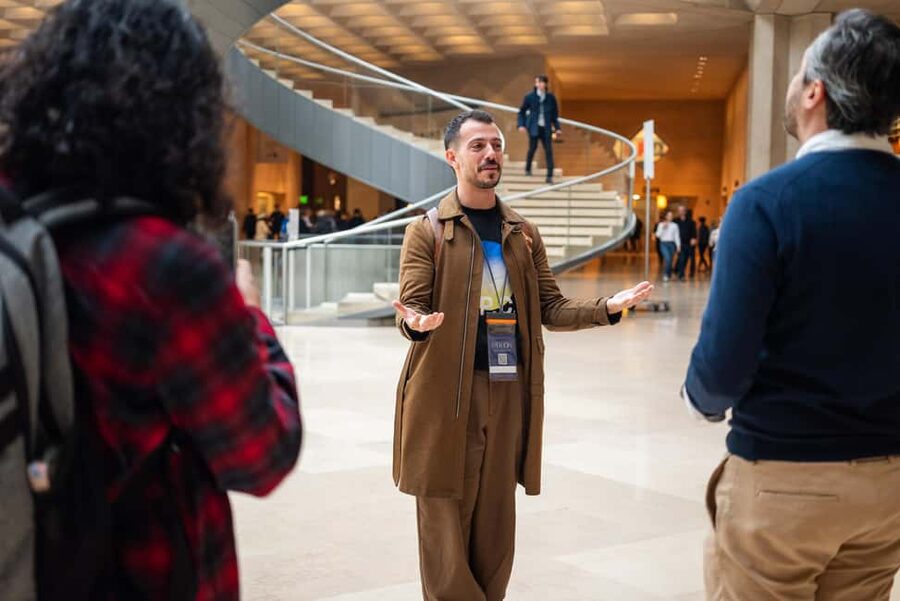 Paris: Louvre Museum Masterpieces Private Small Group Tour - The fast route through highlights: Venus de Milo to the Mona Lisa