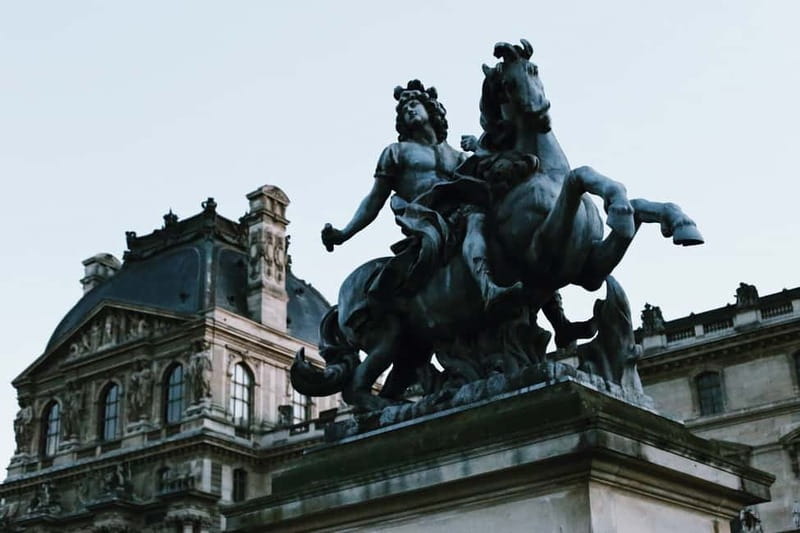 Paris: Louvre Museum Masterpieces Private Small Group Tour - What 2.5 hours inside the Louvre actually feels like