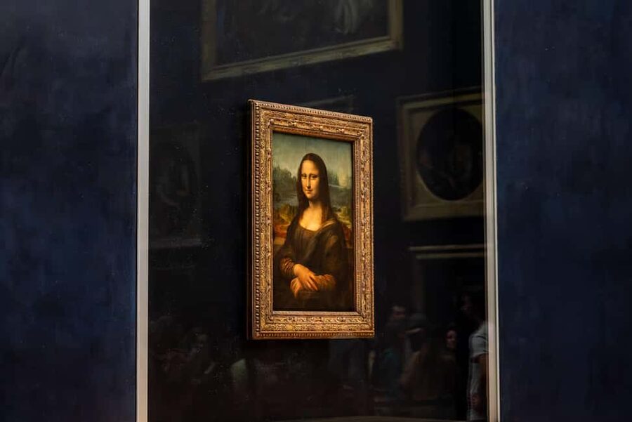 Paris: Louvre Museum Masterpieces Private Small Group Tour - How your guide shapes the Mona Lisa moment and the surrounding masterpieces