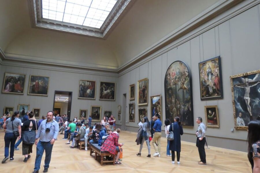 Paris: Louvre Museum Ticket and Mona Lisa Access with Host - Mona Lisa access: what the host does, and what you do after