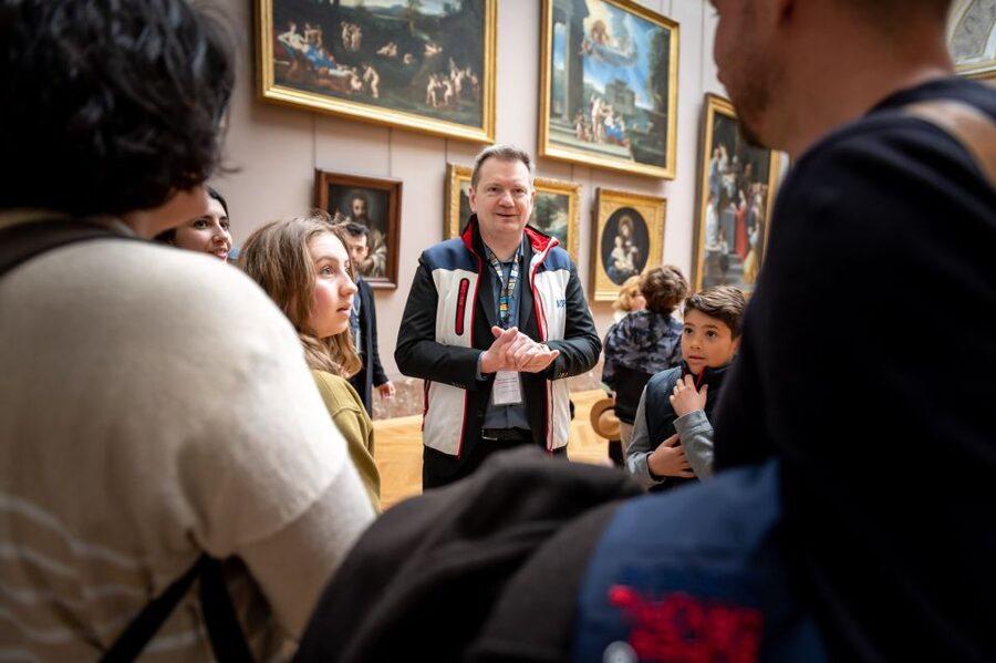 Paris: Louvre Private Family Tour for Kids + Reserved Entry - Venus de Milo: The Big Moment You Can Actually Catch