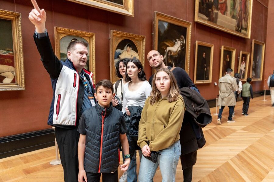 Paris: Louvre Private Family Tour for Kids + Reserved Entry - Winged Victory: Art That Hits Even When You Are Tired