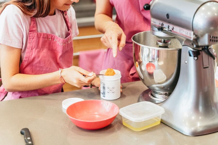 Paris: Macarons Cooking Class with Pâtisserie Chef Noémie - Hands-on participation that includes kids and non-bakers