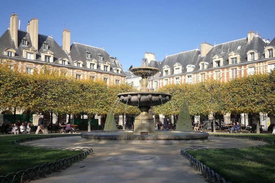 Paris: Marais without crowds. Guided Tour. - Hôtel de Ville Finish: Seeing the Neighborhood’s Modern Rhythm