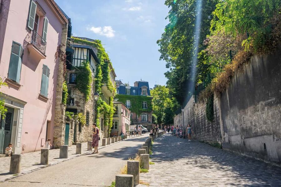 Paris Montmartre: 2-Hour City Tour in German - Sacré-Cœur Basilica, the View and the Meaning