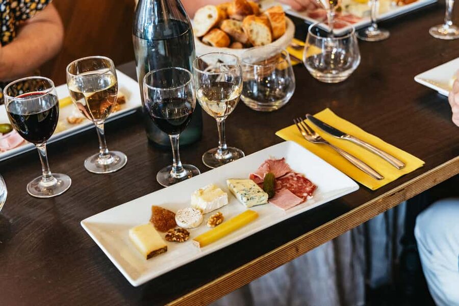 Paris: Montmartre Cheese, Wine & Pastry Guided Walking Tour - The viewpoint payoff near Sacré Coeur