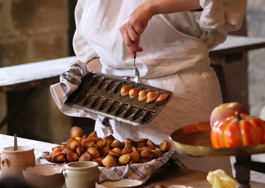 Paris: Montmartre Culture and Local Pastries Walking Tour - Tracing the Painters Through Montmartre Side Streets