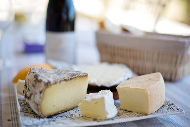 Paris Montmartre Food Tour - A Full French Meal by Do Eat Better - Cheese tasting by Place du Tertre: a break from the sweetness