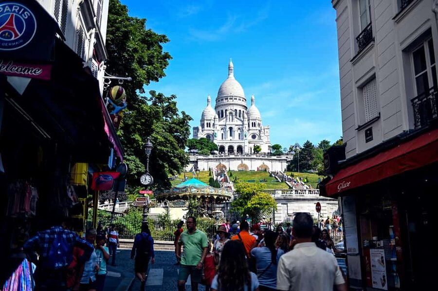 Paris: Montmartre Food Tour with 10 Local Tastings & Wines - Montmartre the food-way: why this route feels local