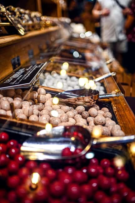 Paris: Montmartre Food Tour with 10 Local Tastings & Wines - The guide makes the difference: what you can hope for