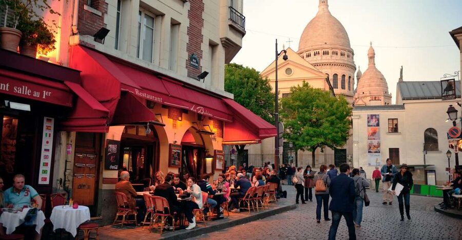 Paris: Montmartre Food Tour with Full Meal - Rue Lepic And Place des Abbesses: Your First Taste Comes With Stories