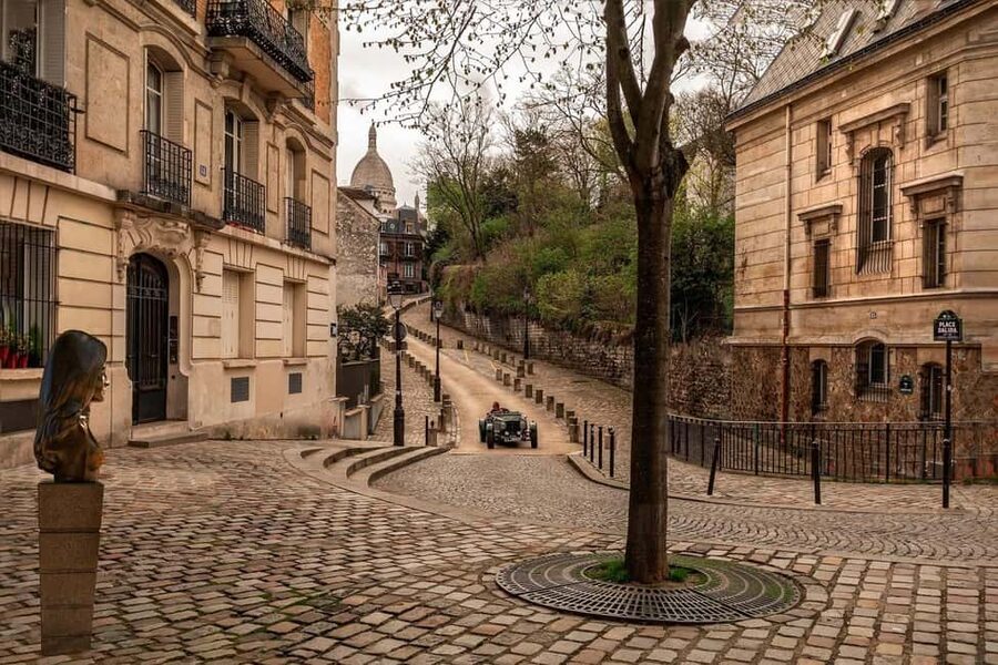 Paris: Montmartre Food Tour with Full Meal - Should You Book It?